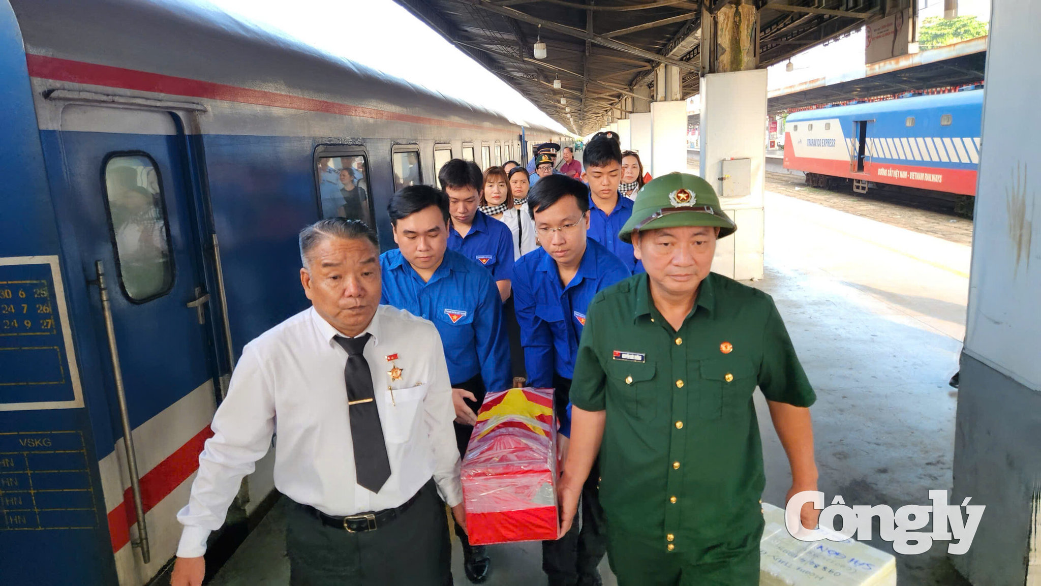 TP.HCM đón hài cốt liệt sĩ từ Quảng Trị về bằng tàu hỏa